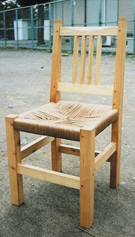 定番の椅子（板座・編座） 20,000円（ヒノキ）